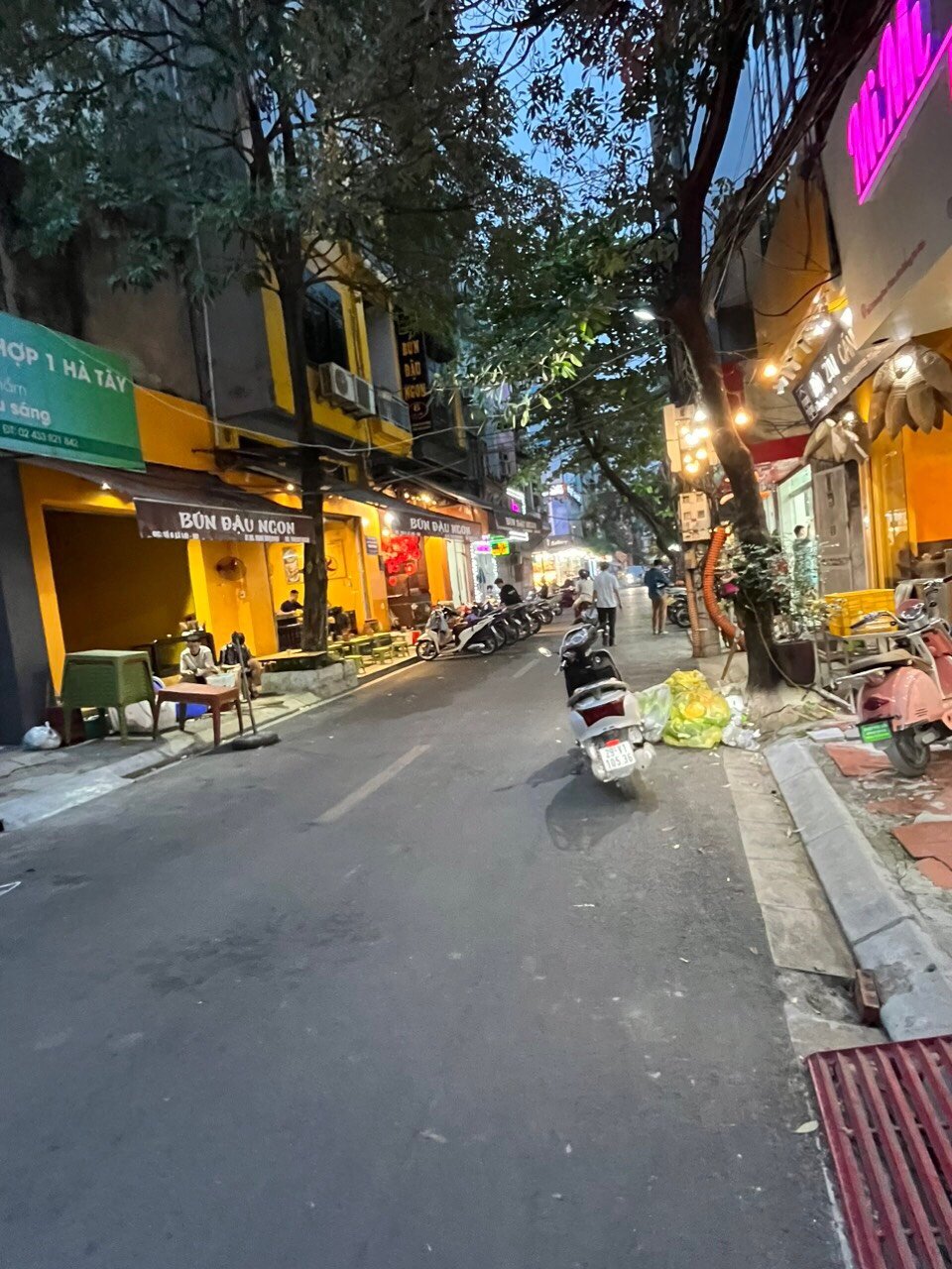Bán gấp nhà 3 tầng mặt phố cổ Hoàng Hoa Thám, 86/90m2, mt 6m, vỉa hè kd 24.3 tỷ