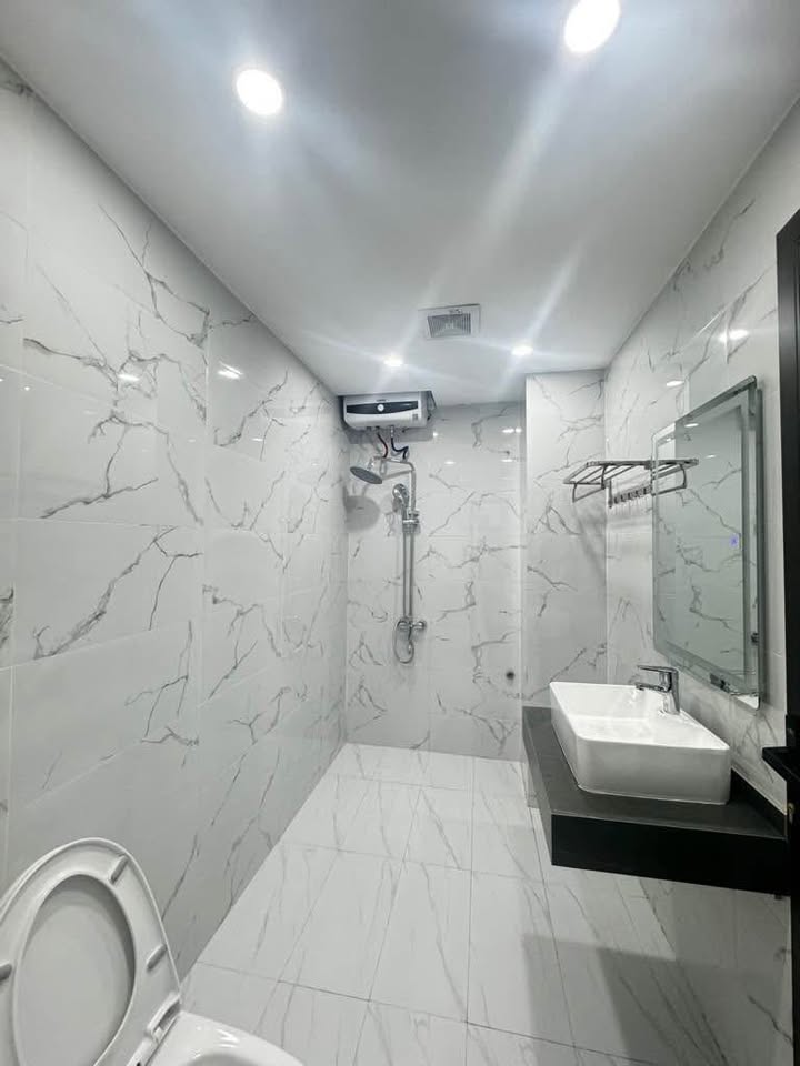 Bán nhà Trương Định, Hoàng Mai, 5 tầng, ô tô đỗ cửa, ngõ thông, giá chỉ 6.35 tỷ