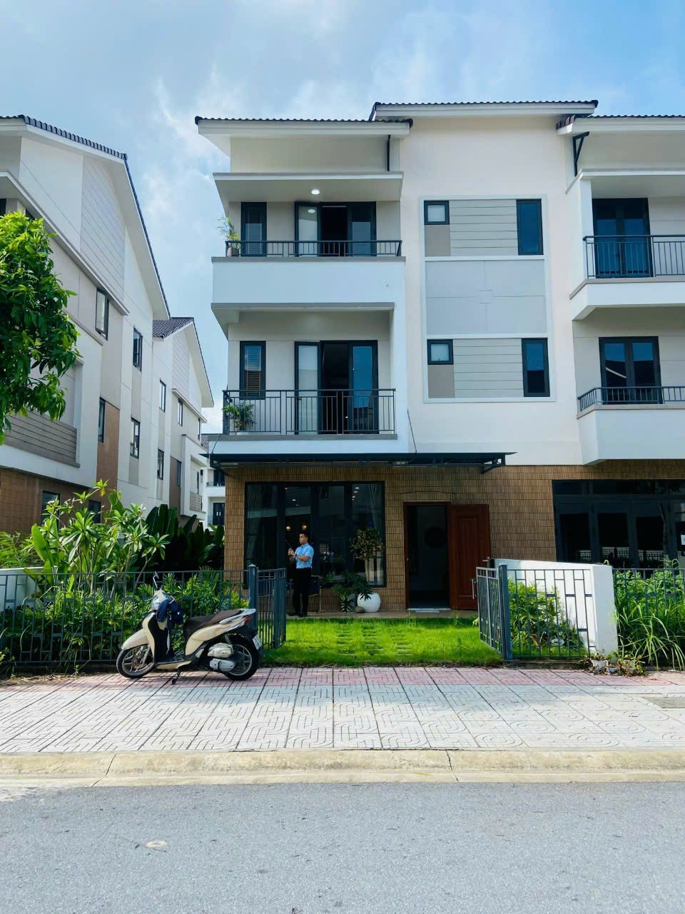 Chính chủ bán nhà 4tầng 100m2-2 mặt tiền đường vsip từ sơn bắc ninh 0945.33.1136