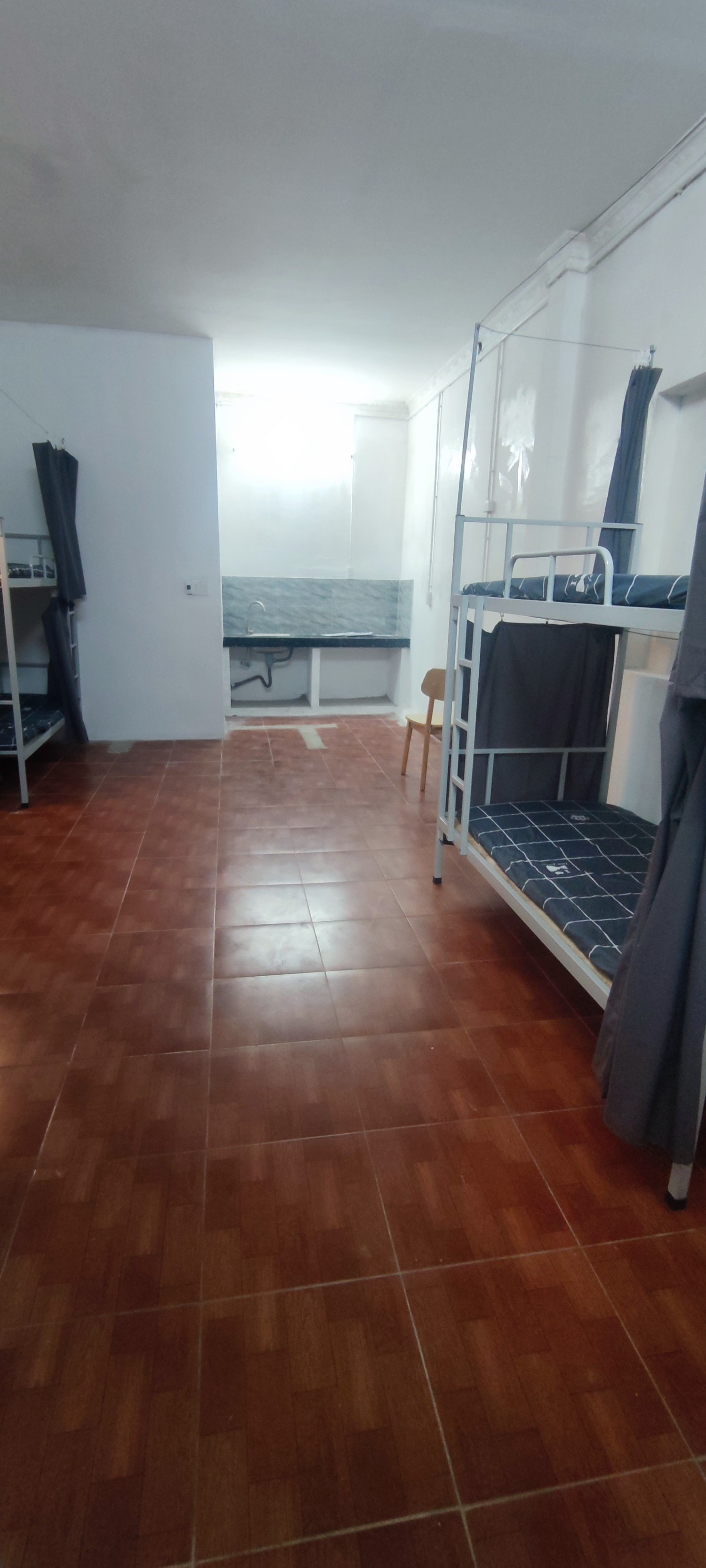 Cho thuê phòng trọ đường Lê Lai Quận 1 diện tích 40 m2 ban công riêng gần chợ Bến Thành