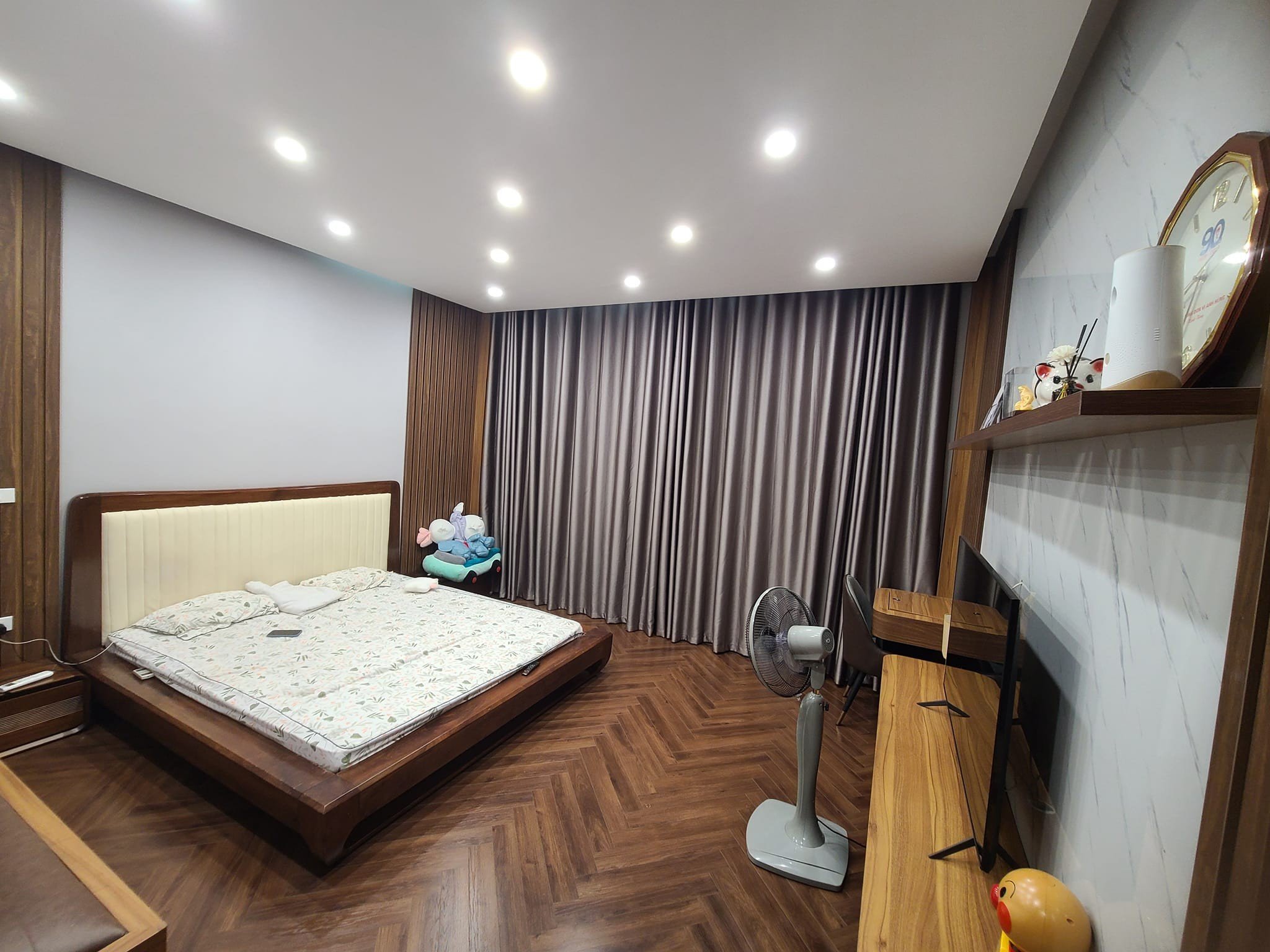 Bán nhà phố Lý Nam Đế, quận Hoàn Kiếm, diện tích 68m2 x 7 tầng thang máy, mặt tiền 6,8m cách phố 10m