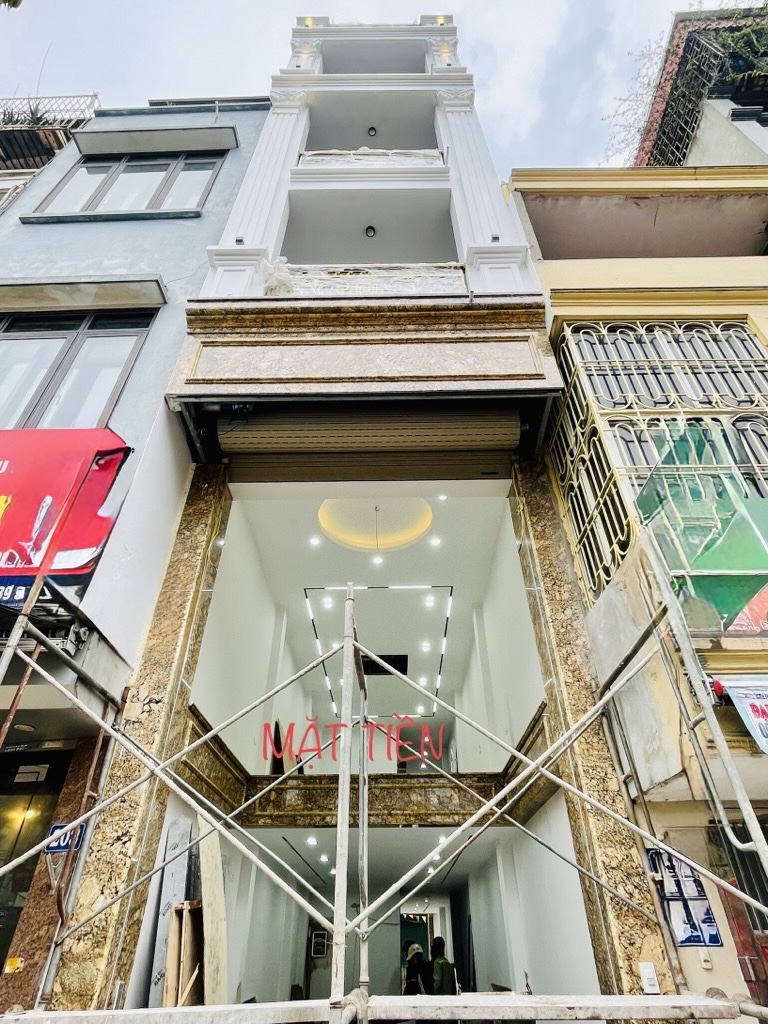 Bán nhà riêng 80m2 tại phố Dương Văn Bé, quận Hai Bà Trưng, nhà mới thang máy full nội thất
