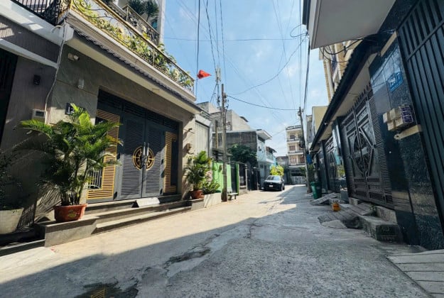 Bán nhà 4 tầng hẻm xe hơi,  khu sầm uất Điện Biên Phủ, P1, Q3