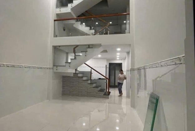 Nhà hxh đường cầu xây DT 51m, 2 lầu giá đầu tư