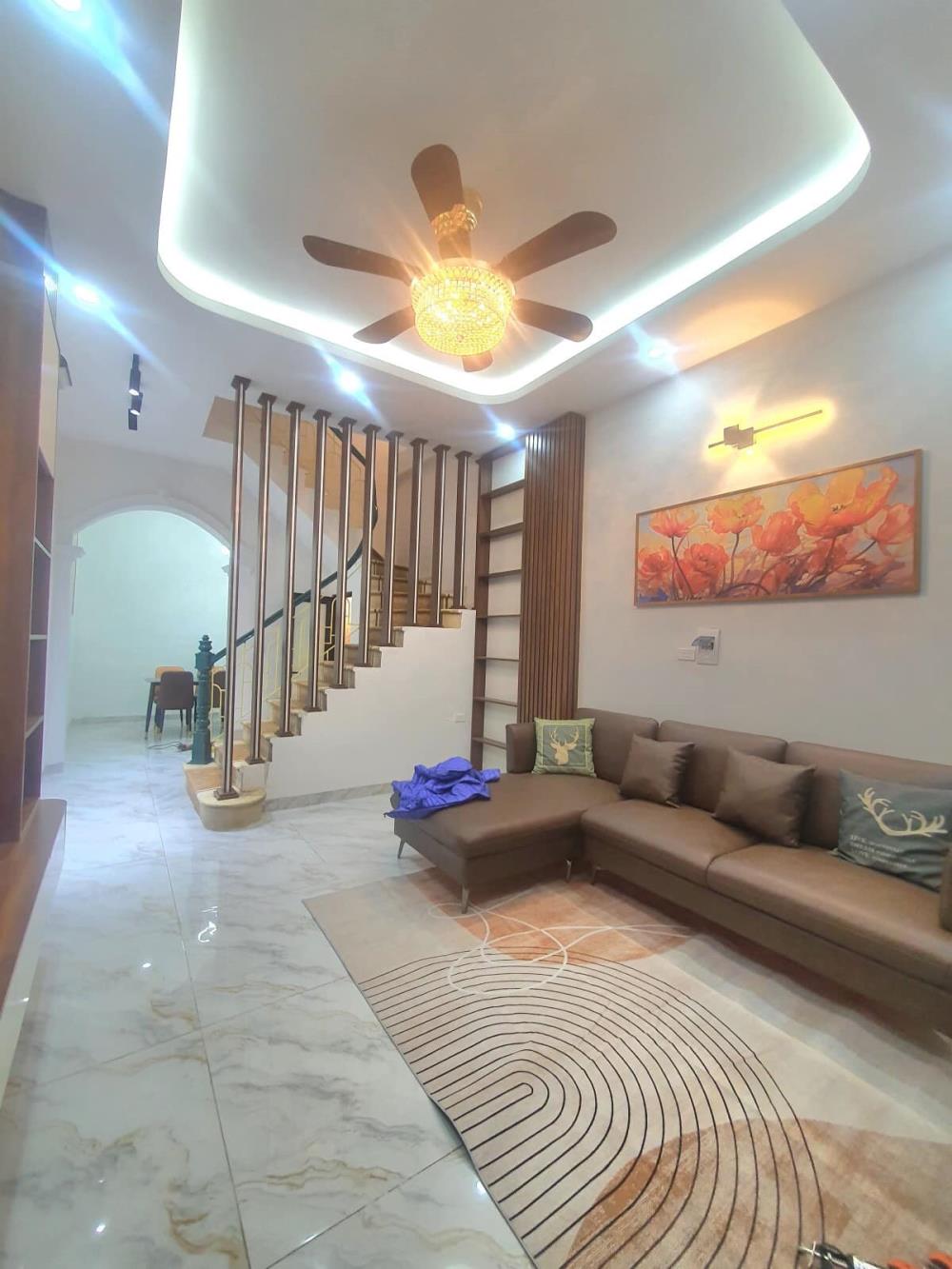 Bán nhà ngõ quỳnh, hai bà trưng 38m, 4 tầng. giá: 8.5 tỷ