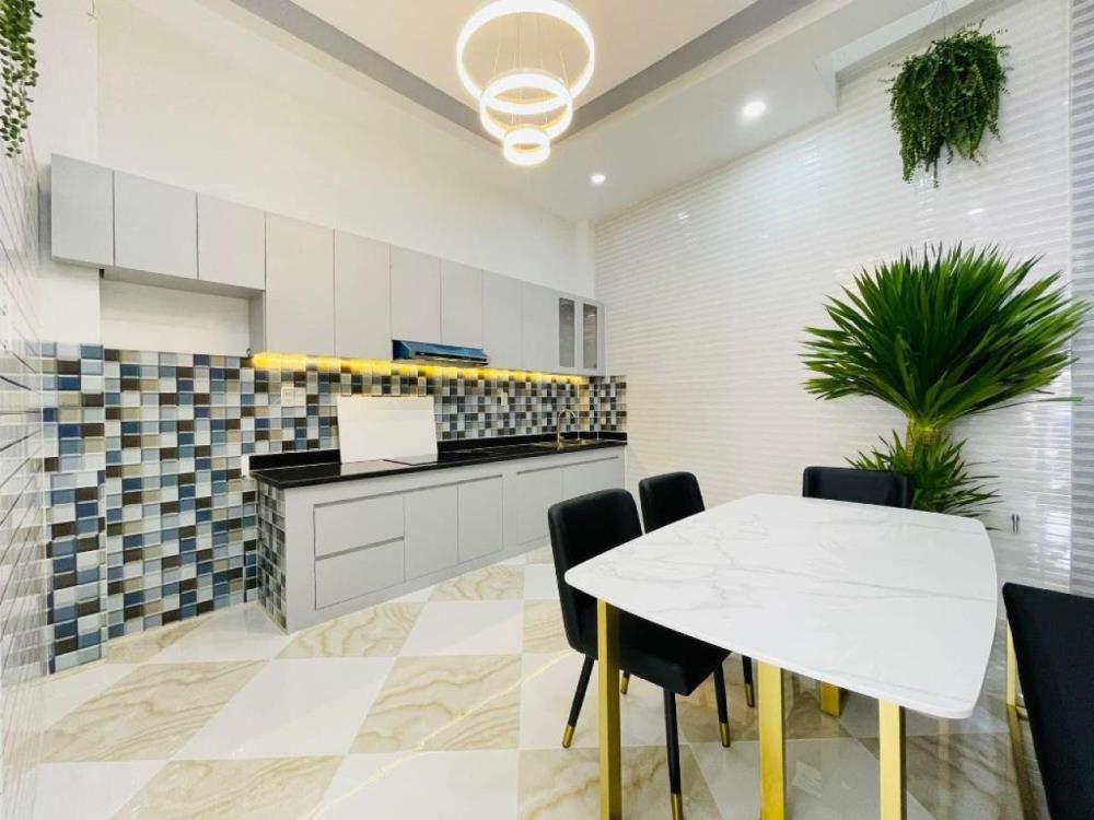 Bán nhà mặt phố Hoàng Cầu quận Đống Đa giá 38 tỷ diện tích 63m2 có thang máy