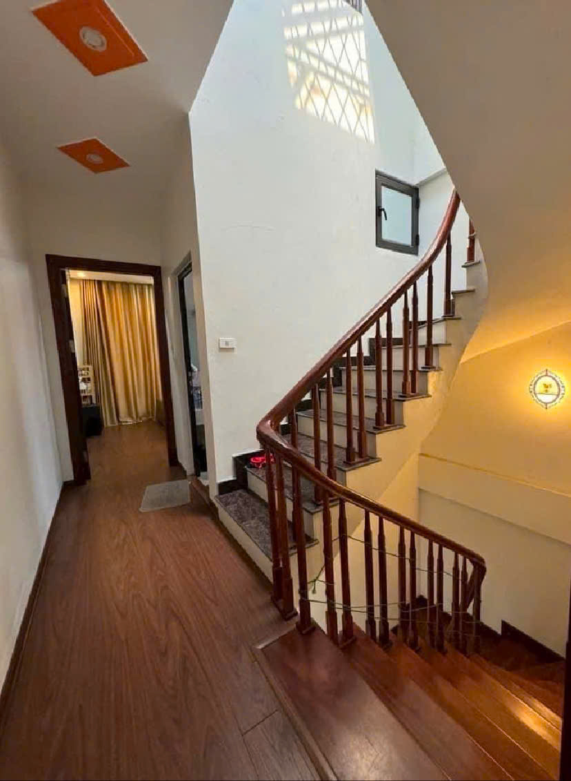Bán nhà riêng 49m2 Ngọc Lâm, quận Long Biên, đầu tư kinh doanh thuận lợi