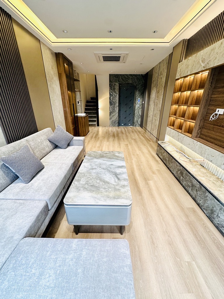 Bán nhà riêng 41m2 Hoàng Như Tiếp, Long Biên, thang máy, gara ô tô