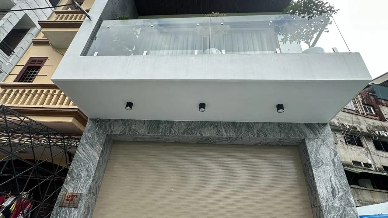 Bán nhà riêng 69m2 đường Nguyễn Văn Cừ, Long Biên, Gara 2 ô tô