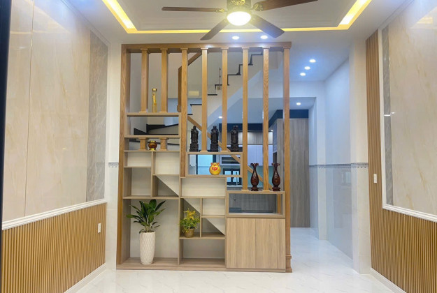 Nhà HXH đường Lò lu diện tích 60m, nhà 3 tầng vị trí đẹp