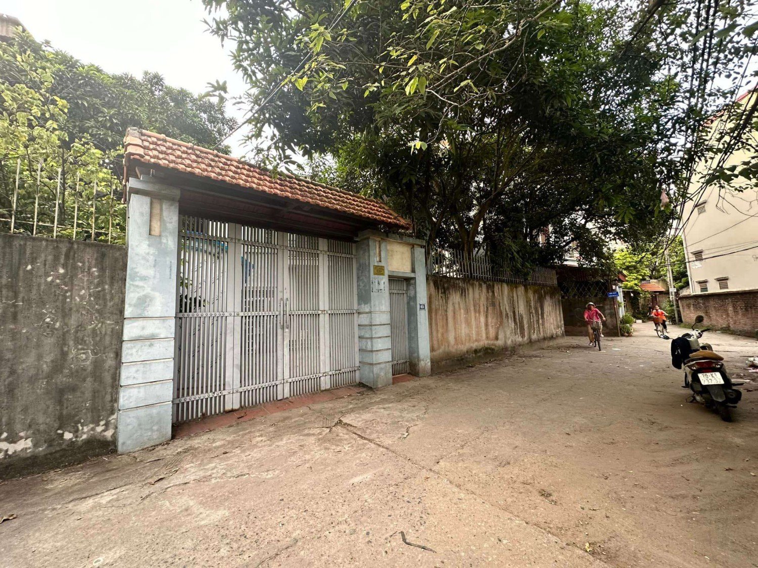 Bán nhà riêng 209m2 đường Ngô Gia Tự, Long Biên, giá 9,500,000,000 VNĐ