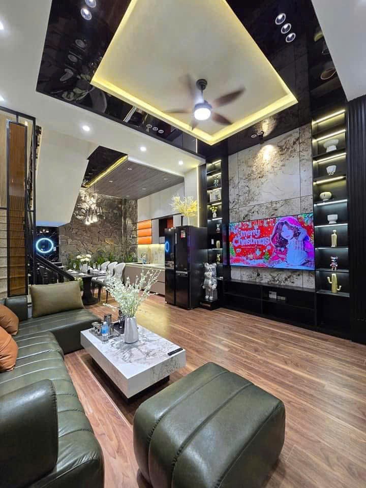 Bán nhà riêng 50m2 mặt tiền 5m Long Biên Hà Nội tiện ích đầy đủ