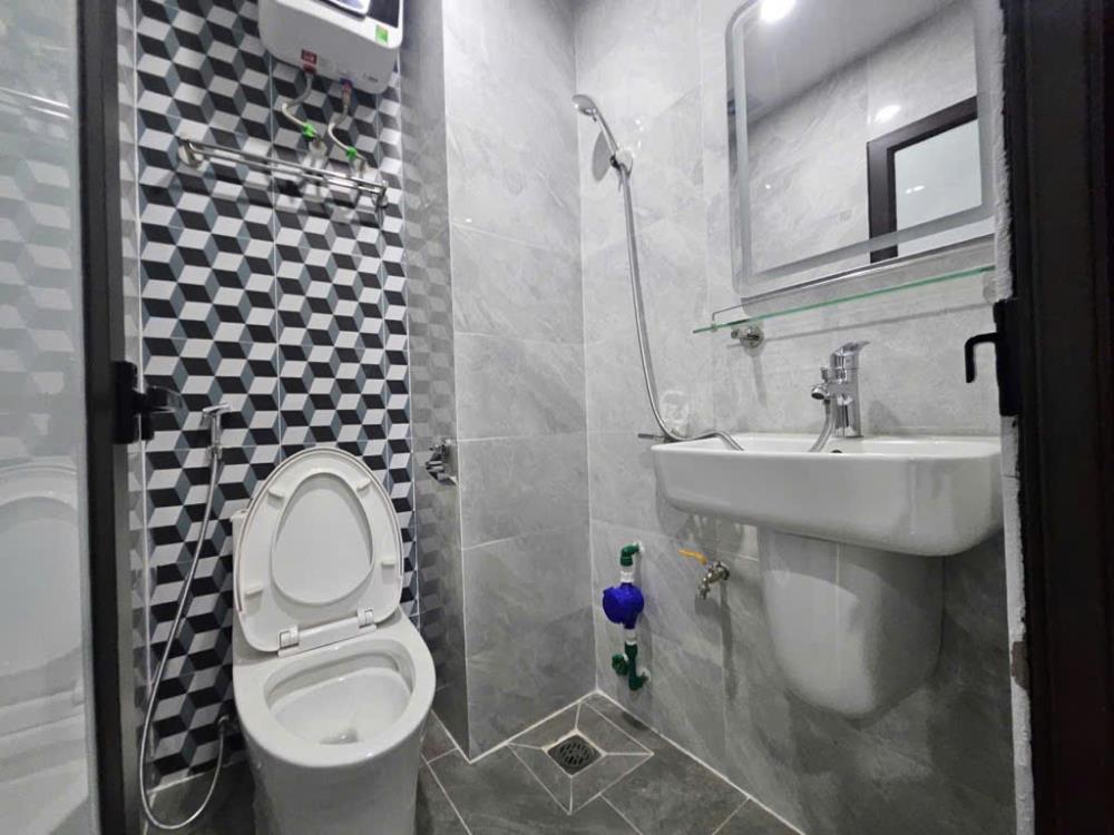 Chính chủ cần bán gấp nhà ở Đống Đa 40m2 có 6 tầng, mặt tiền 4.5m giá 6.x tỷ
