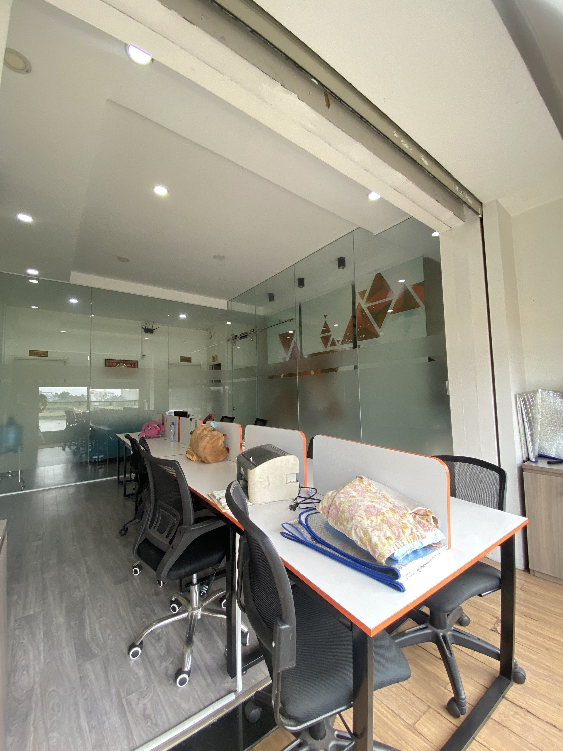 Cho thuê văn phòng 27m² full nội thất, Topaz City, Quận 8, giá chỉ 9.9 triệu/tháng