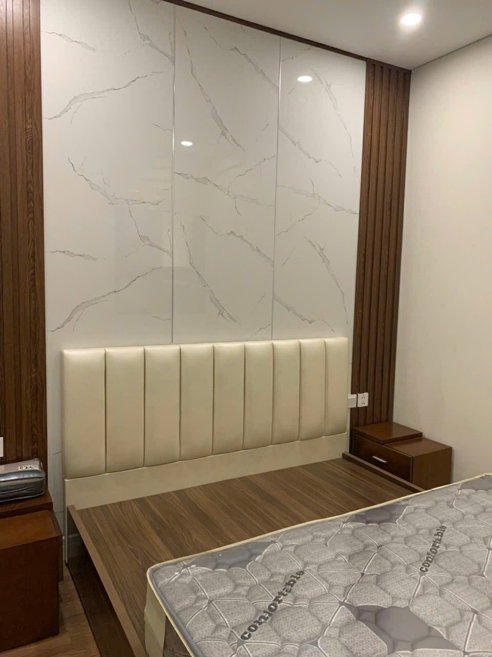 Cho thuê căn hộ chung cư De La Sol 2PN 76m2 Đường Tôn Thất Thuyết Quận 4 giá 23 triệu
