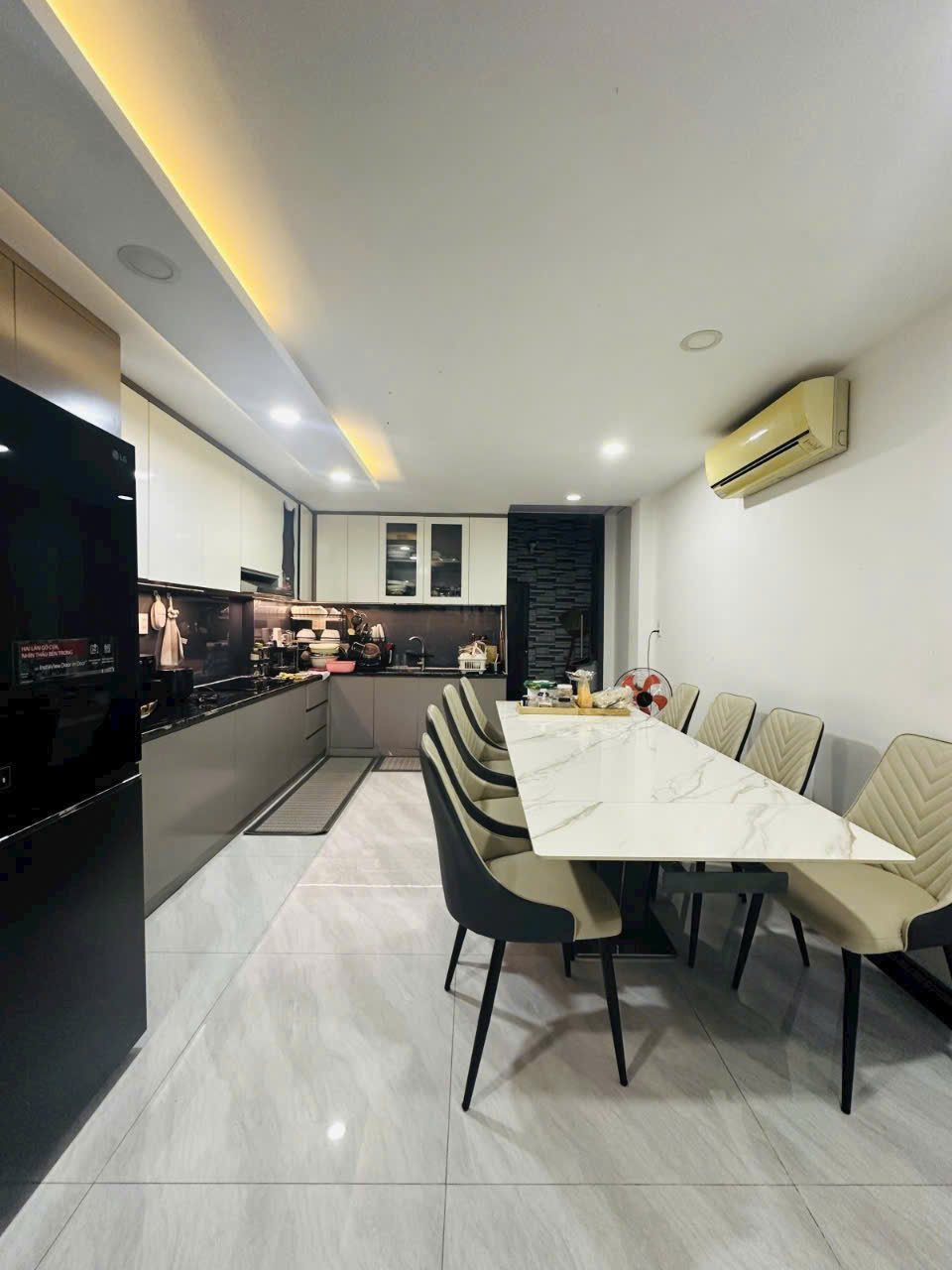 Bán tòa căn hộ dịch vụ Hoàng Ngân, 7 tầng, 18 phòng, full nội thất, giá 15.9 tỷ
