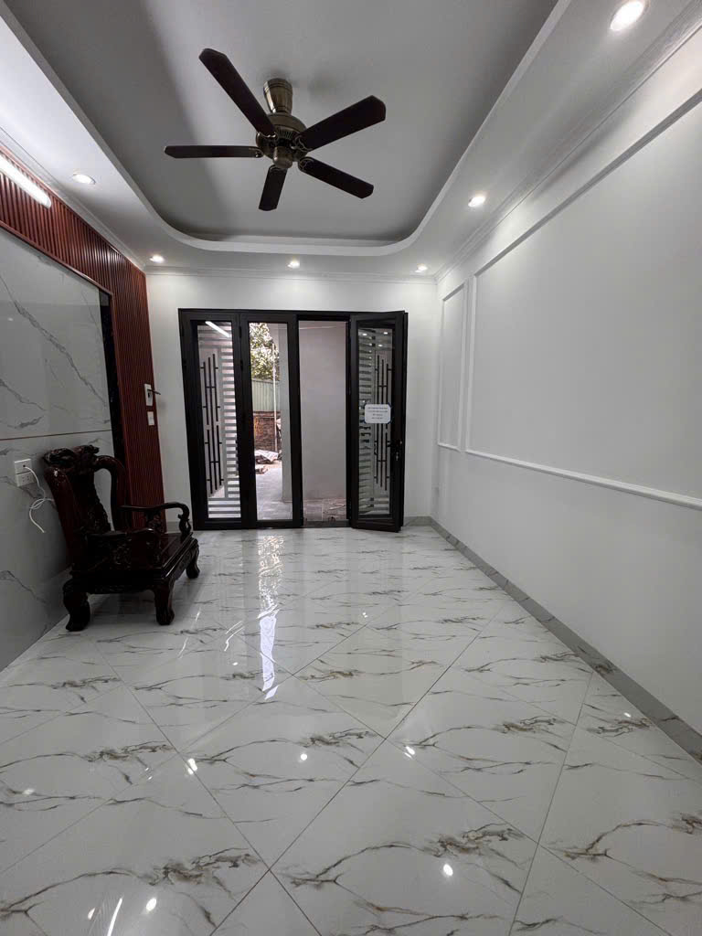 Bán gấp nhà 30m2 x5 tầng mới kính koong tại Vĩnh Hưng, Hoàng Mai