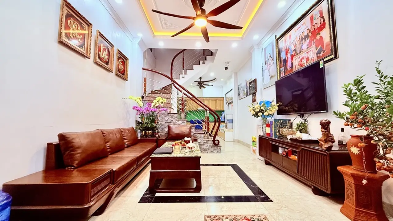 Bán nhà Kim Giang, Thanh Trì, mặt ngõ thông- ô tô qua nhà, 40m2, 10.3tỷ(ctl)