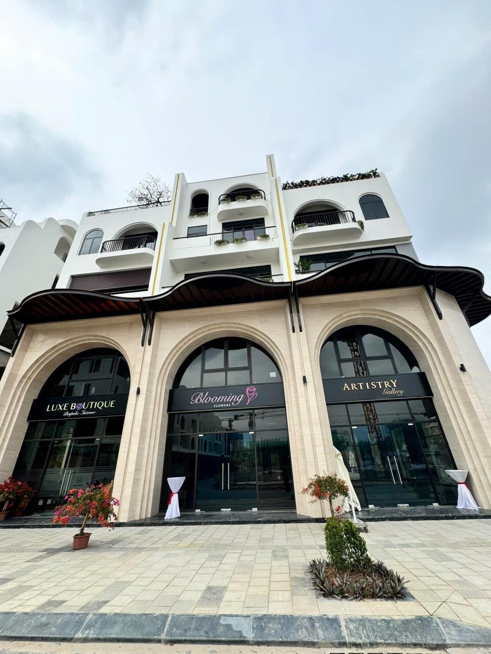 27 tỷ 136m2, bán shophouse 2 mặt tiền, 2 hầm, mặt tiền nhìn ra sông ngưu giang