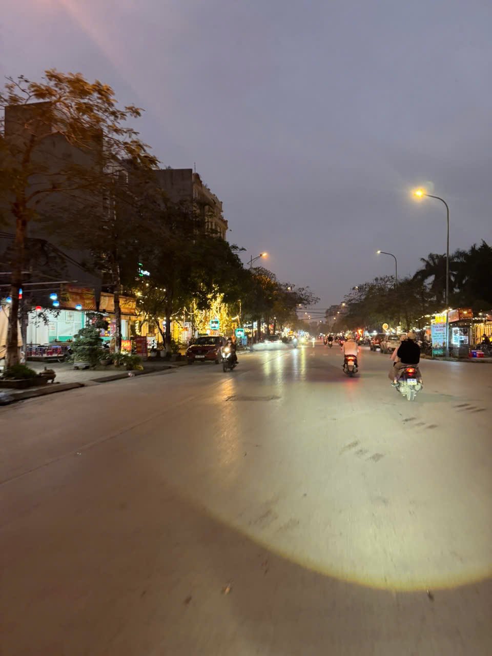 Bán đất gần mặt phố  Vũ Lăng Tứ Hiệp dt52m giá 5tỷ750 cách phố kd sầm uất 15m
