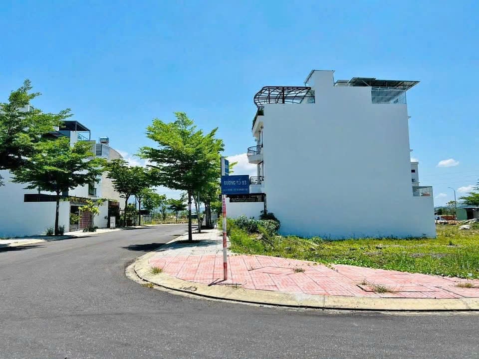 Lô góc 2 mặt tiền ngay  KCN VSIP3 full thổ, sổ hồng riêng