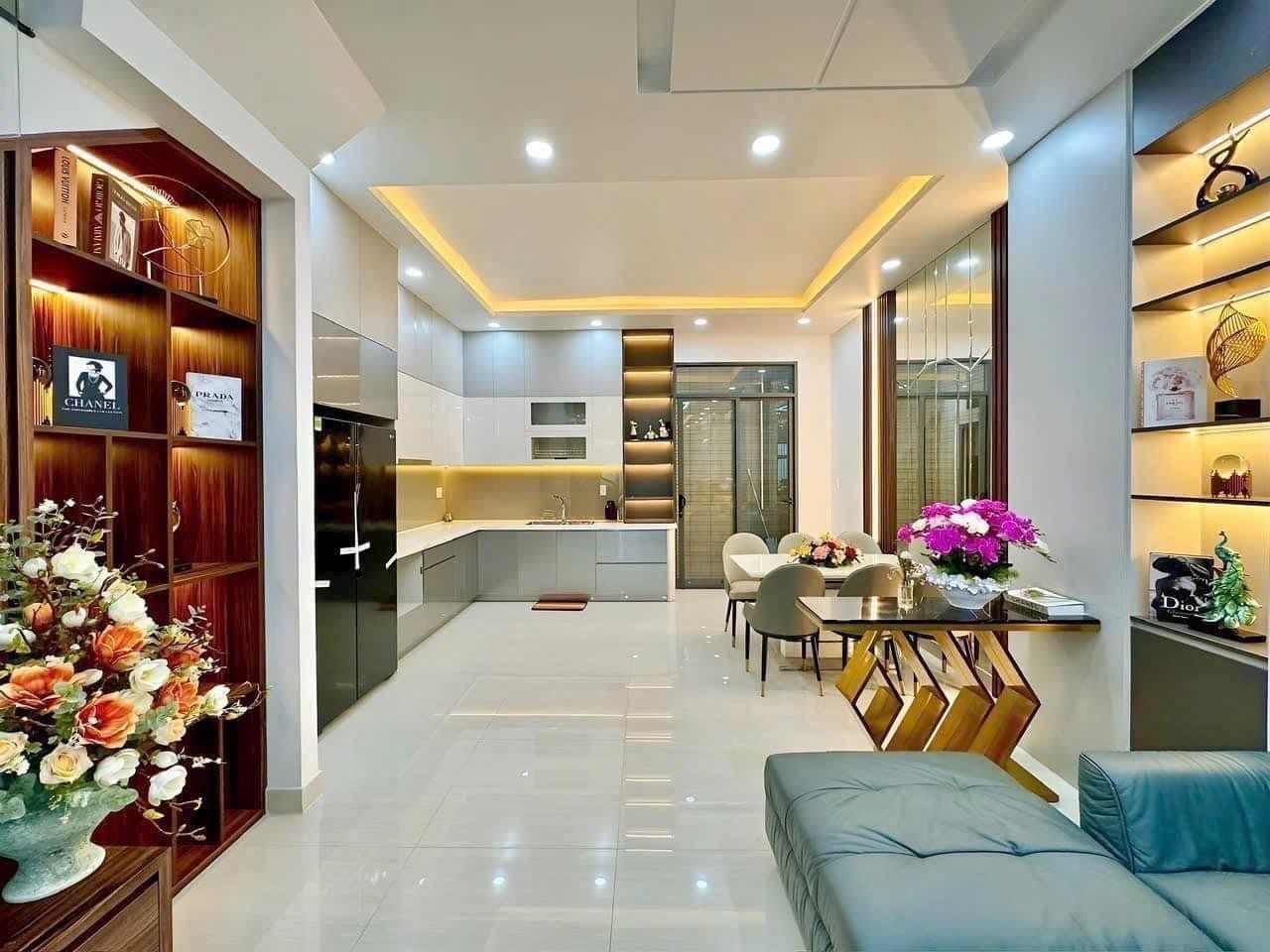 Bán nhà phố 5 tầng Văn Cao, Liễu Giai, Ba Đình 45m² giá chỉ 8,5 tỷ