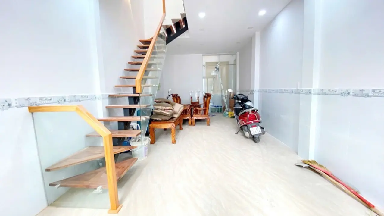 Đi bộ ra công viên kênh Nước Đen, hẻm xe hơi, 38m2, 2 tầng giá nhỉnh 3 tỷ