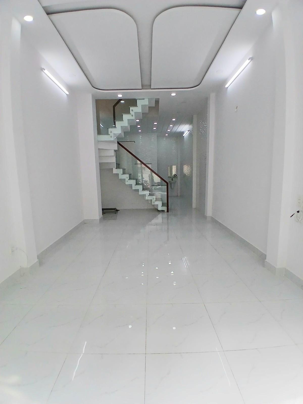 CH ngay ĐH Gia Định 60m2 full NT, thuê 15tr/1tháng, SH, vay