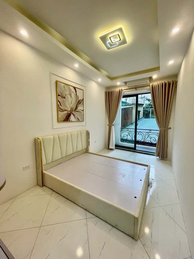 Bán nhà Võ Chí Công, Nghĩa Đô, 32m² x 5 tầng mới đẹp, full nội thất, gần phố, giá chỉ 5.8 tỷ