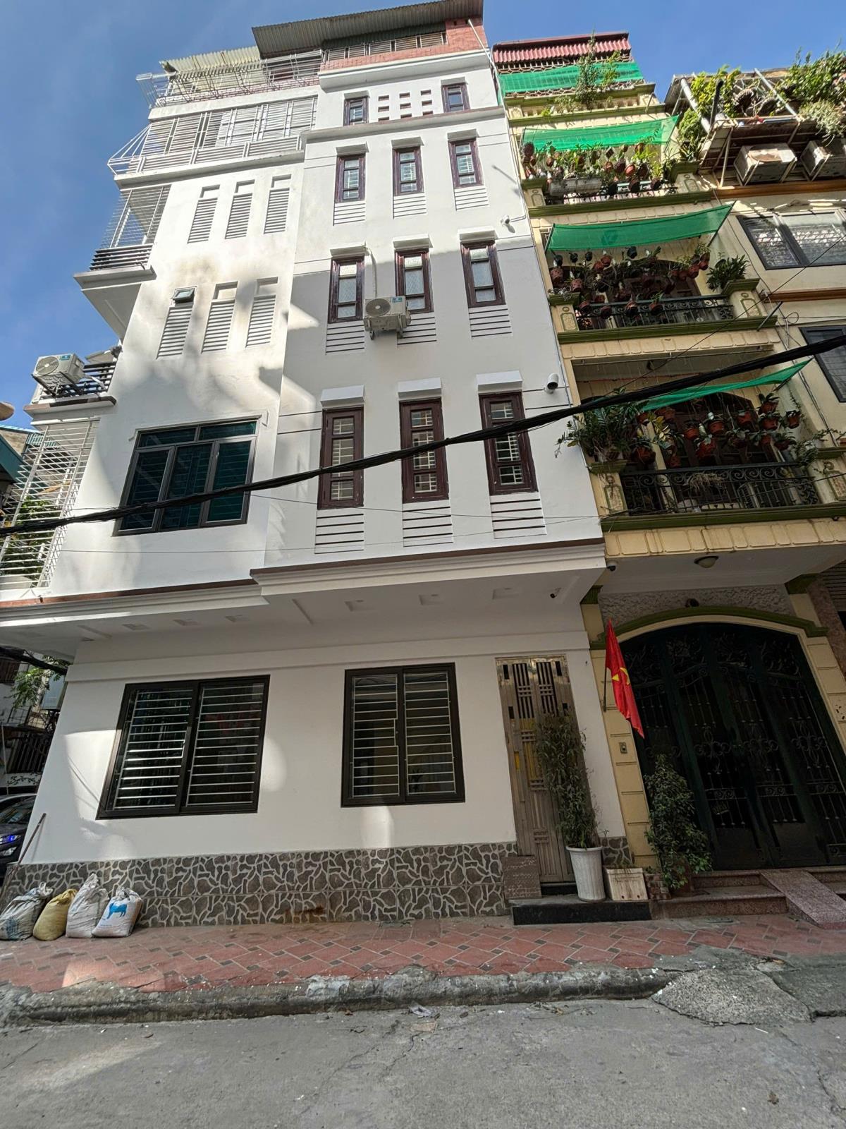 Bán nhà riêng lô góc 55m2 x 6 tầng Hoàng Quốc Việt Cầu Giấy an sinh tuyệt vời