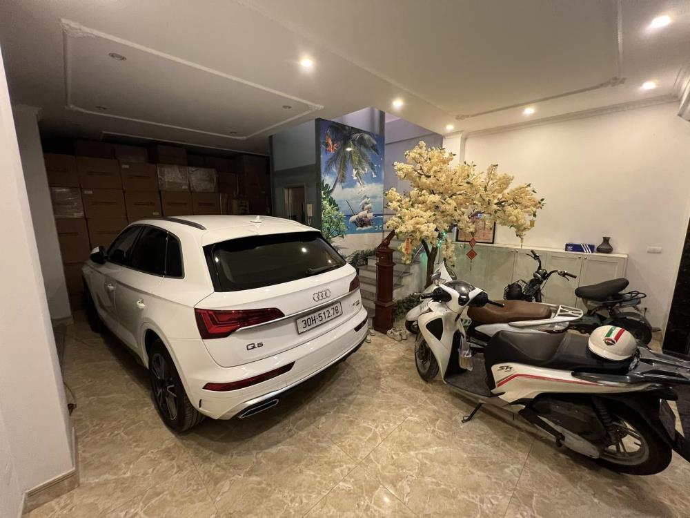 Bán nhà riêng 75m2 tại Hoàng Quốc Việt, Cầu Giấy, có thang máy và sân phơi