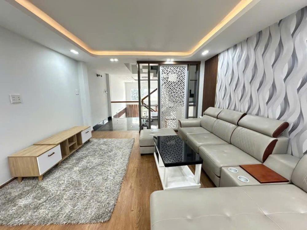 Bán toà nhà dòng tiền 6 tầng, nằm cạnh Royal City, mặt tiền 10m, dòng tiền 75 triệu/tháng