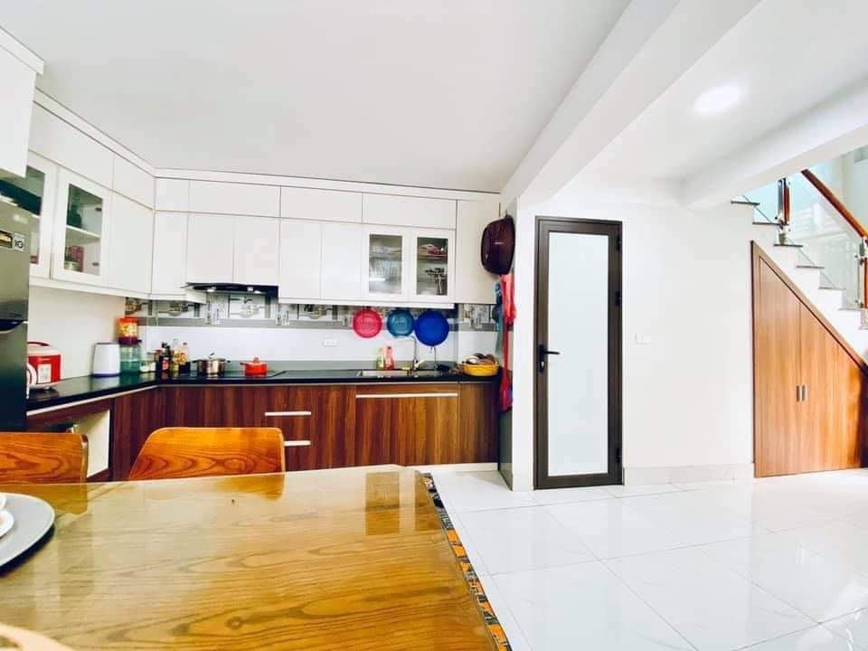 Bán gấp nhà 60m2 hẻm 1 sẹc, đường Bà Hạt, Phường 9, Quận 10, nội thất cơ bản, sổ hồng riêng