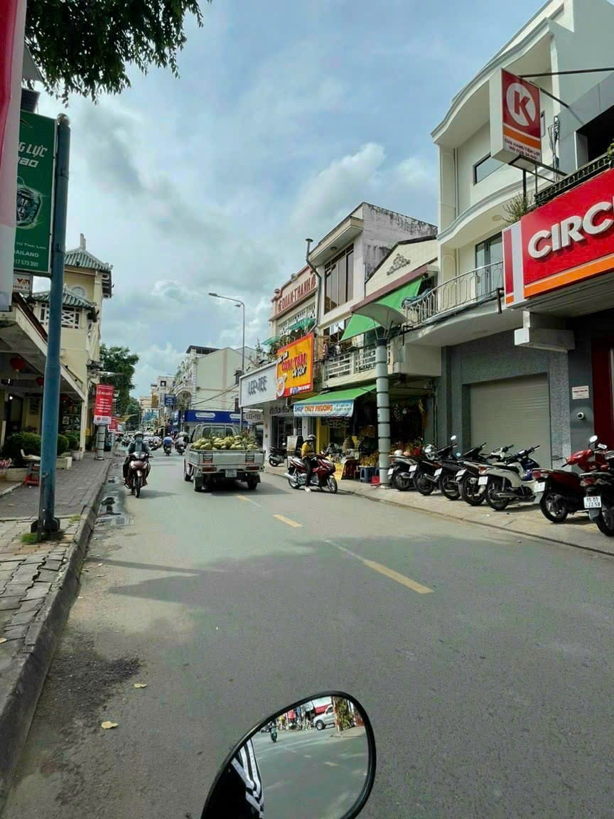 Cho thuê nhà góc 2 mặt tiền đường hai bà trưng và thủ khoa huân