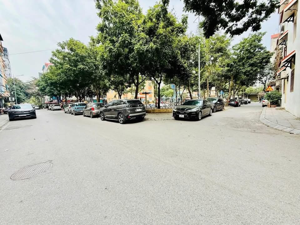 Nhà đẹp phân lô Phạm Tuấn Tài - Cầu Giấy- oto tránh đỗ - ngõ thông - vỉa hè kinh doanh - mặt tiền bề thế - 40m ra phố - view sân chơi