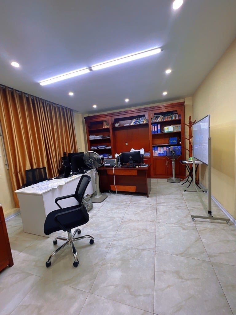 Bán nhà phố Xuân Thủy ô tô kinh doanh nhỉnh 20 tỷ, nhà đang cho thuê kinh doanh