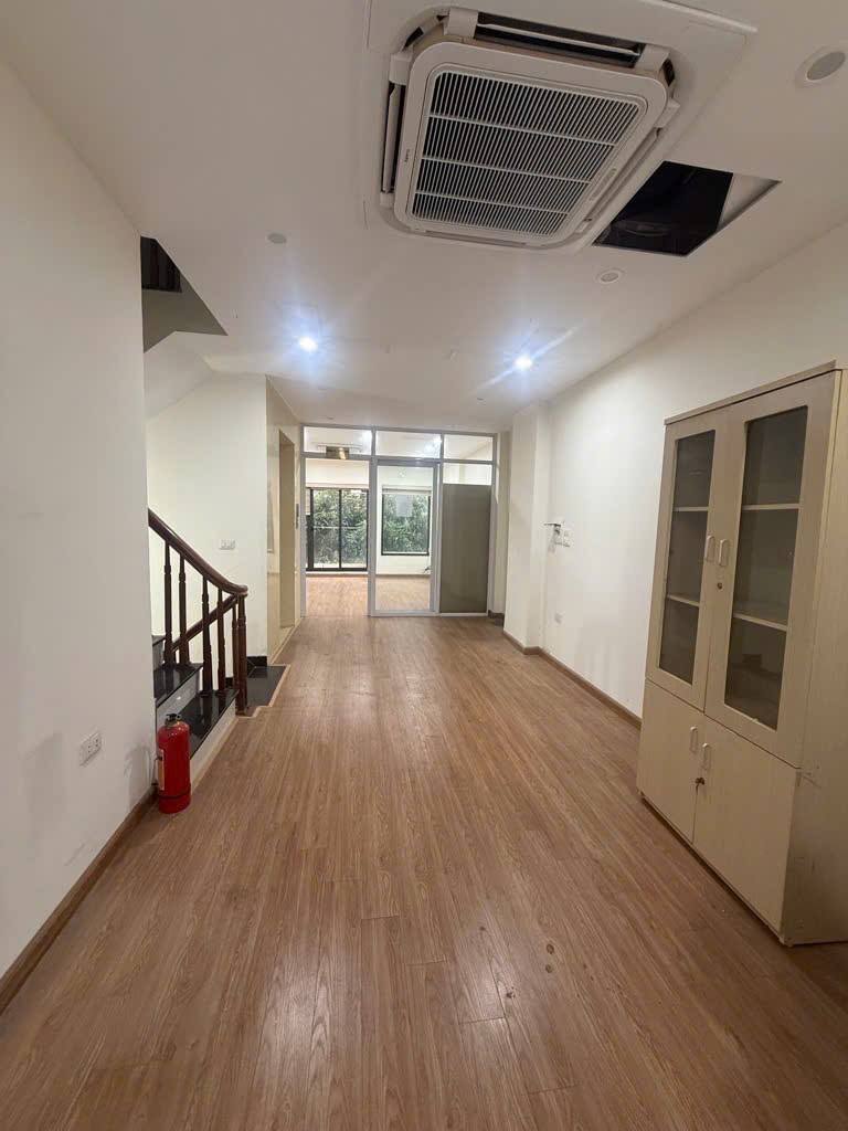 Lạc Long Quân chủ gửi bán nhà đẹp thang máy oto tránh dt 50m2x7tầng