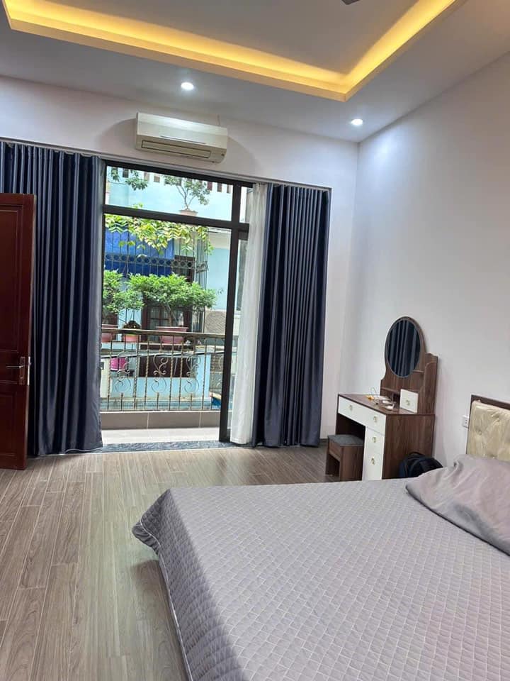 Bán căn hộ dịch vụ 6 tầng tại đường Nguyễn Khánh Toàn, Cầu Giấy 50m2, giá 12,6 tỷ