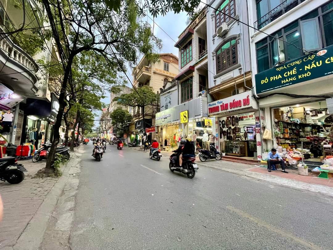 Mặt Lê hồng Phong, sát chợ Hà Đông, kinh doanh hái ra tiền