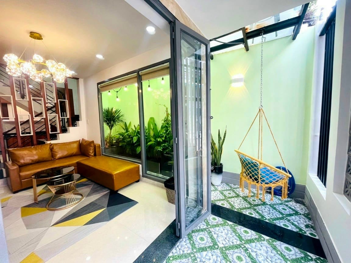 Bán nhà, Phú Diễn, Bắc Từ Liêm ô tô cách 20m 42m2 5 tầng, giá 7,1 tỷ, ngõ nông thông thoáng