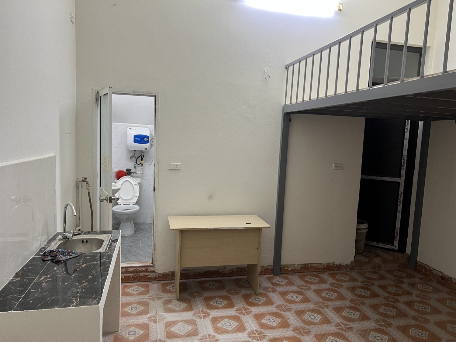 Cho thuê trọ có gác ngay Đh Văn Hiến, Tân Bình, giá chỉ 2,5 triệu
