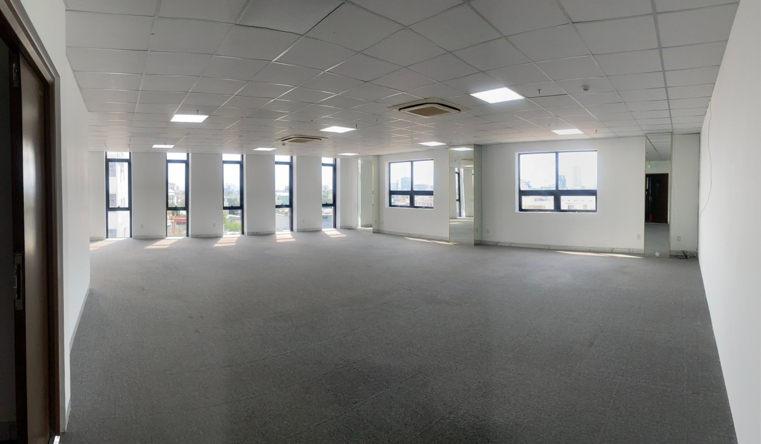 Cho thuê văn phòng 122 m2, 140m2 phố Đỗ Quang, Trung Hòa, Cầu Giấy