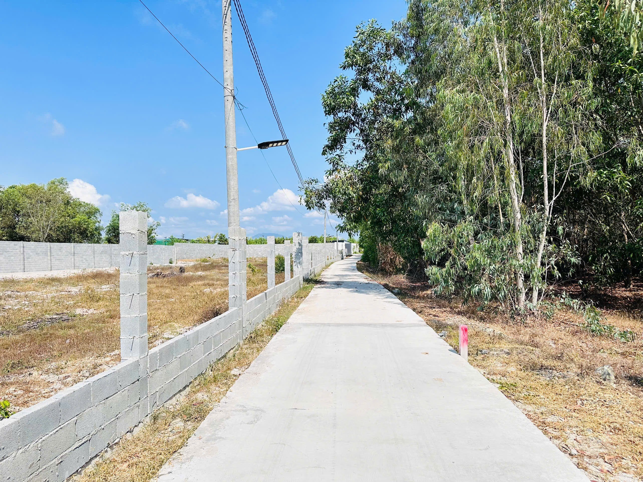 Bán nhanh Lô đất Nam Hồng, 47m2, mặt tiền 5m, lô góc, 2 mặt tiền, 3.1 tỷ, Đông Anh