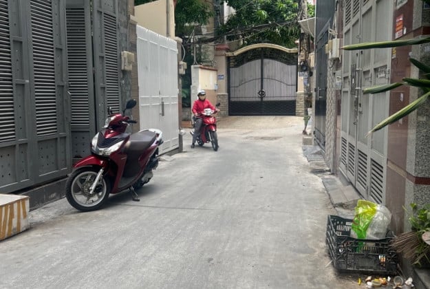 Bán nhà riêng 5 tầng hẻm 5m CMT8 quận 10 diện tích 80m2 gần chợ Hòa Hưng giá 13,6 tỷ