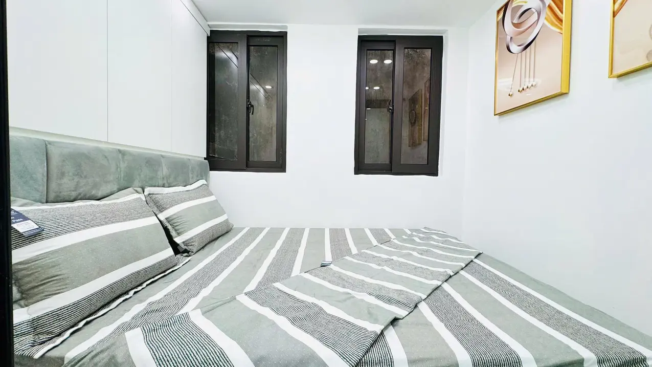 Bán khách sạn 4 sao 152m2 ngõ 75 Trần Thái Tông Cầu Giấy dòng tiền 1 tỷ/tháng