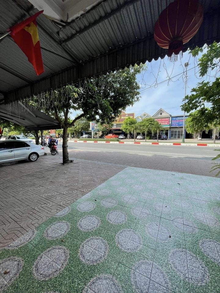 Cho thuê nhà phố thương mại 50m2 đường Trần Phú, P. Trần Phú, TP. Hà Tĩnh, giá ưu đãi