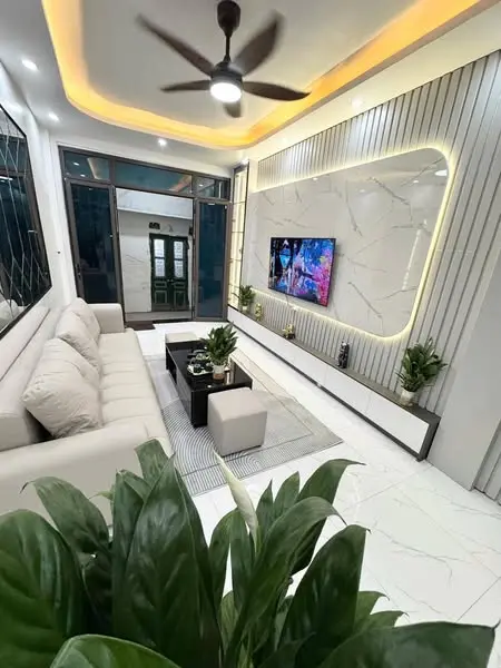 Nhà mới ô cách - Việt Hưng - Ngô Gia Tự - Long Biên gần 35m x 5 tầng mới koong - chỉ 5,5 tỷ oto đỗ