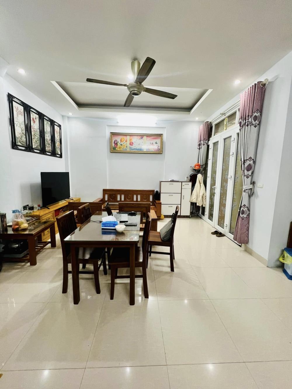 Nhà Phúc Đồng, ô tô đỗ cách 50m, 33m2 5 tầng, MT: 4m, giá giảm: 5,5 tỷ (còn TL)