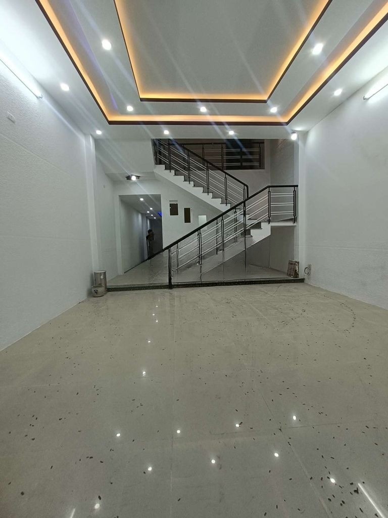Cho thuê văn phòng diện tích 6x14 Bàu Cát, Tân Bình, tiện ích phong thủy tốt
