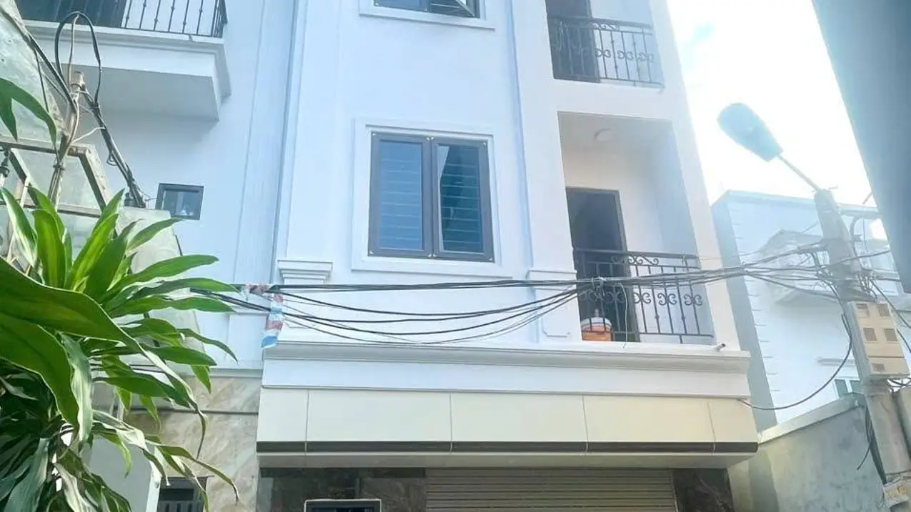 Chính chủ gửi bán căn nhà 5 tầng, lô góc siêu thoáng giá hơn 5 tỷ chút, 100m ra QL 32
